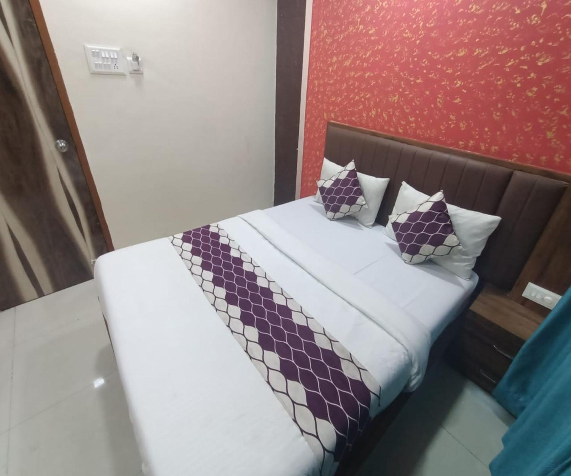 Hotel Om Sai Navi Mumbai Exterior foto